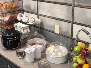 Free daily continental breakfast 
