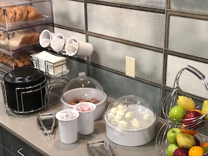 Free daily continental breakfast