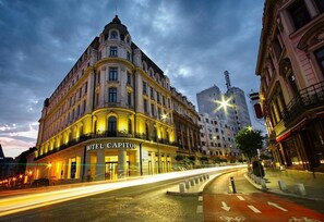 Fachada del alojamiento - Noche