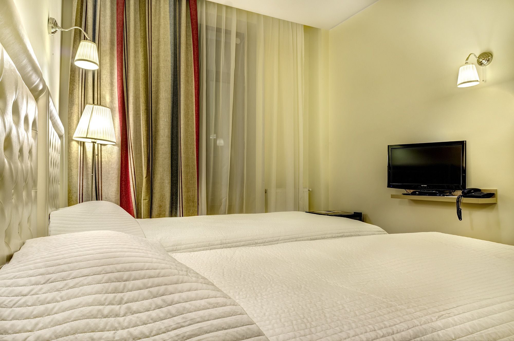 Minibar, coffres-forts dans les chambres, bureau, chambres insonorisées