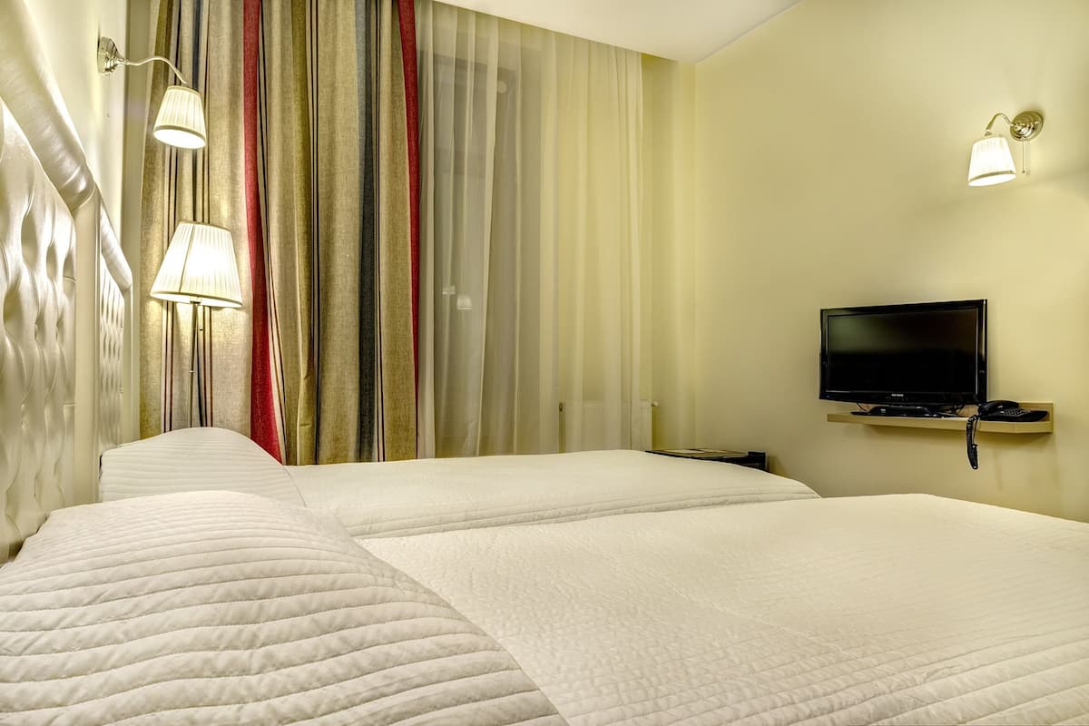 Minibar, caja fuerte, escritorio y sistema de insonorización