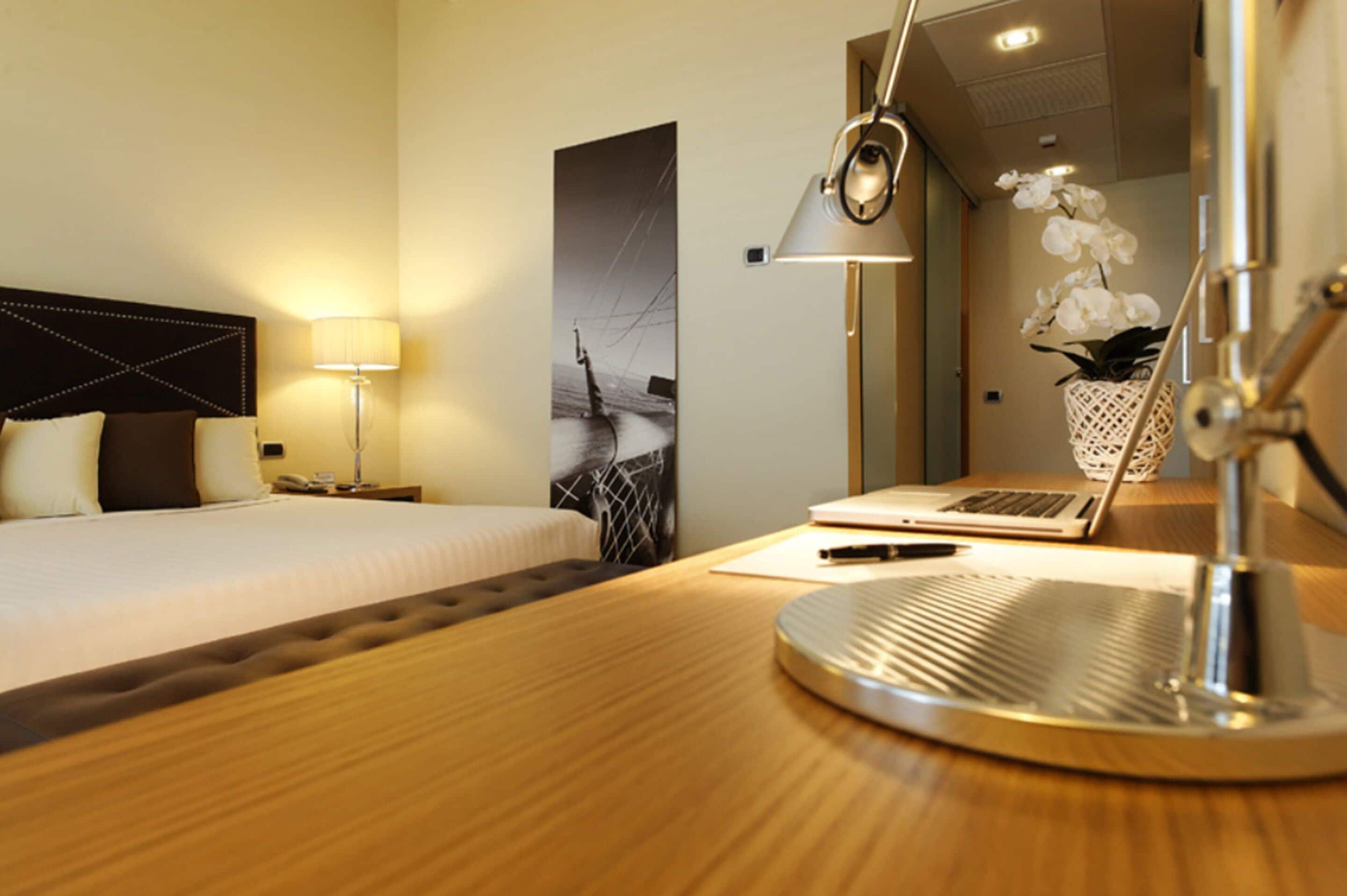 minibar, in-room safe, desk, laptop workspace