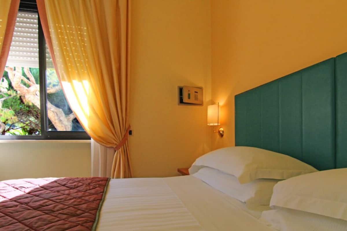 Classic-Doppelzimmer | Minibar, Zimmersafe, Schreibtisch, laptopgeeigneter Arbeitsplatz