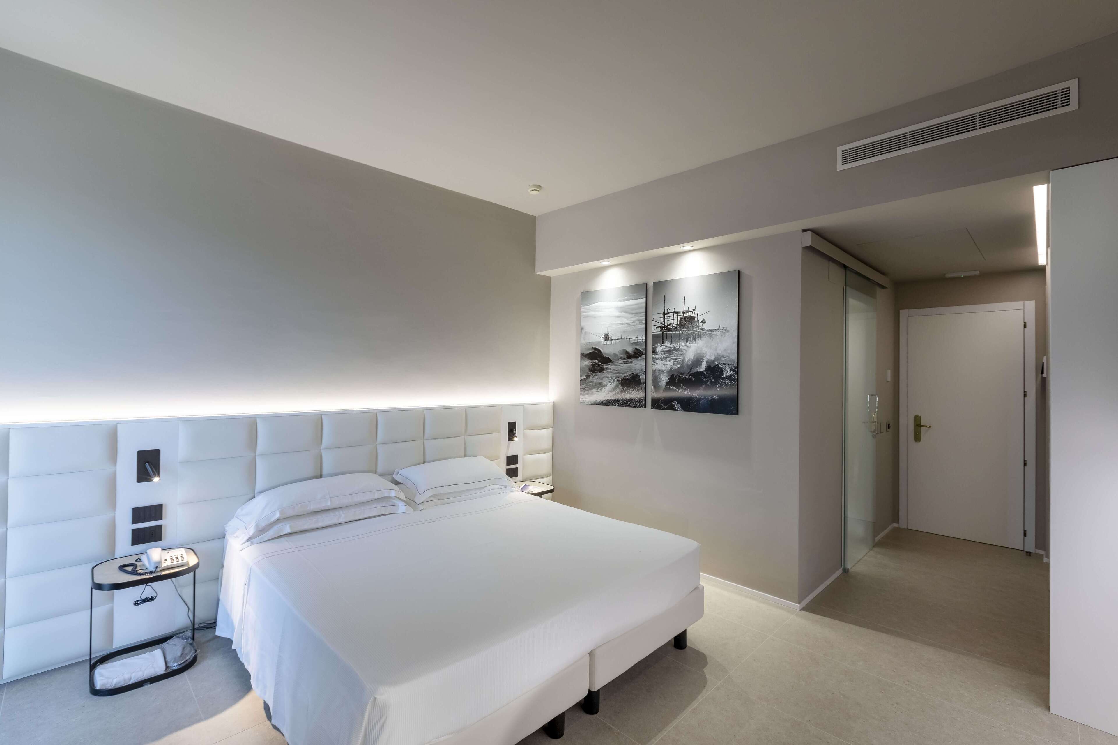 superior double room | minibar, in-room safe, desk, laptop workspace