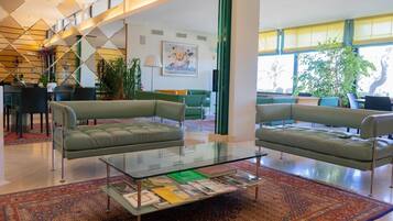 Siddeområde i lobbyen