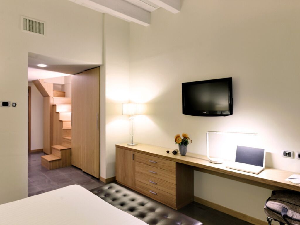 Minibar, in-room safe, desk, laptop workspace