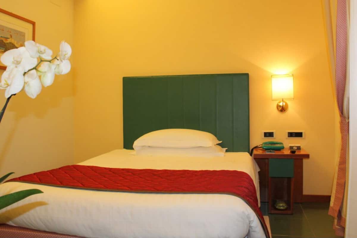 Minibar, in-room safe, desk, laptop workspace