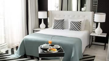 Superior Suite | Minibar, in-room safe, desk, soundproofing