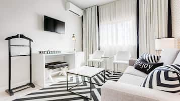 59-cm Smart TV with satellite channels, TV