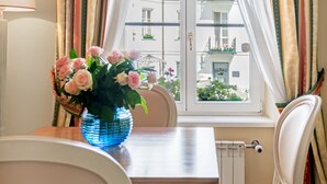 Junior Suite | Living room | TV - Residence St. Andrew's Palace (Warsaw)