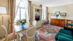 Junior Suite | Living room | TV - Residence St. Andrew's Palace (Warsaw)