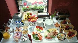 Breakfast served 