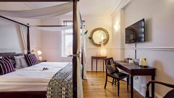 Standard Double Room | Free WiFi, bed sheets