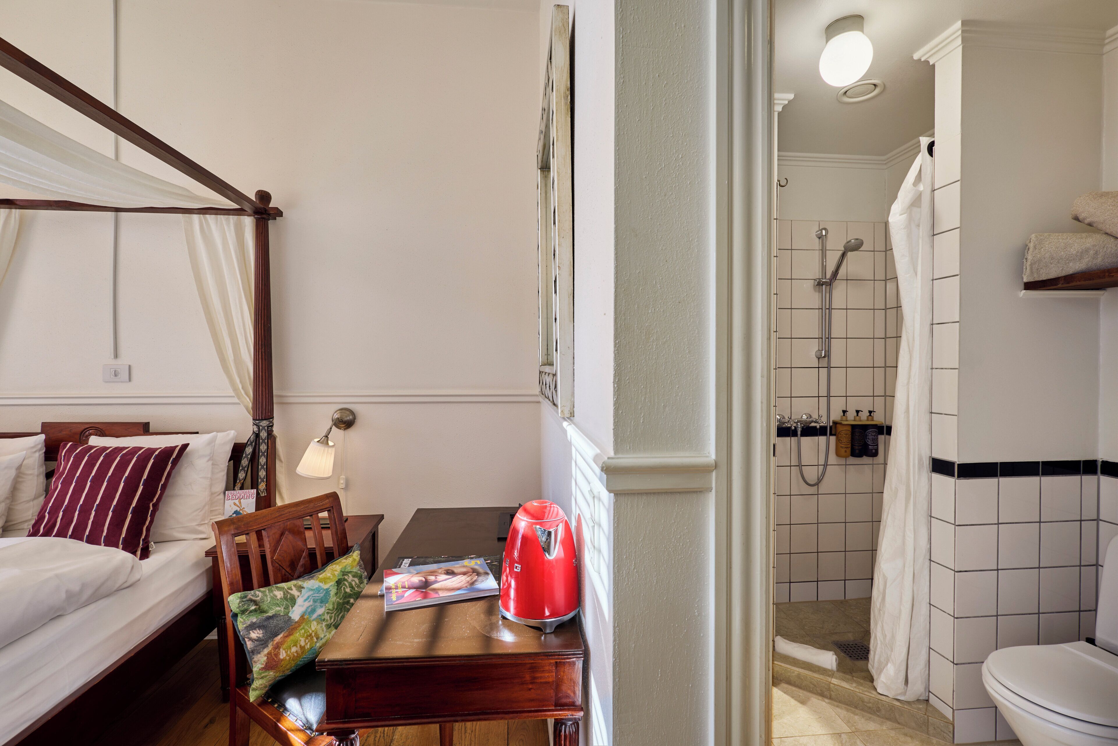 Basic Double Room | Free WiFi, bed sheets