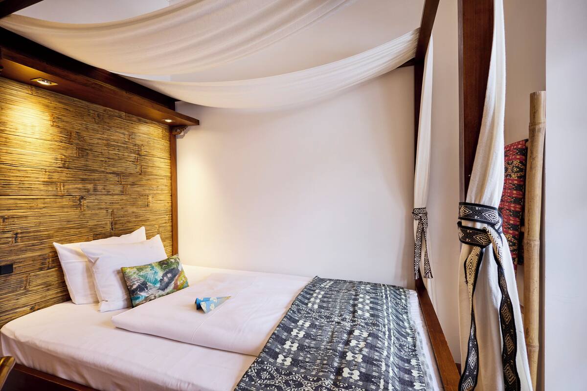 Single Room, Balcony