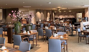 Tägliches Frühstücksbuffet gegen Gebühr