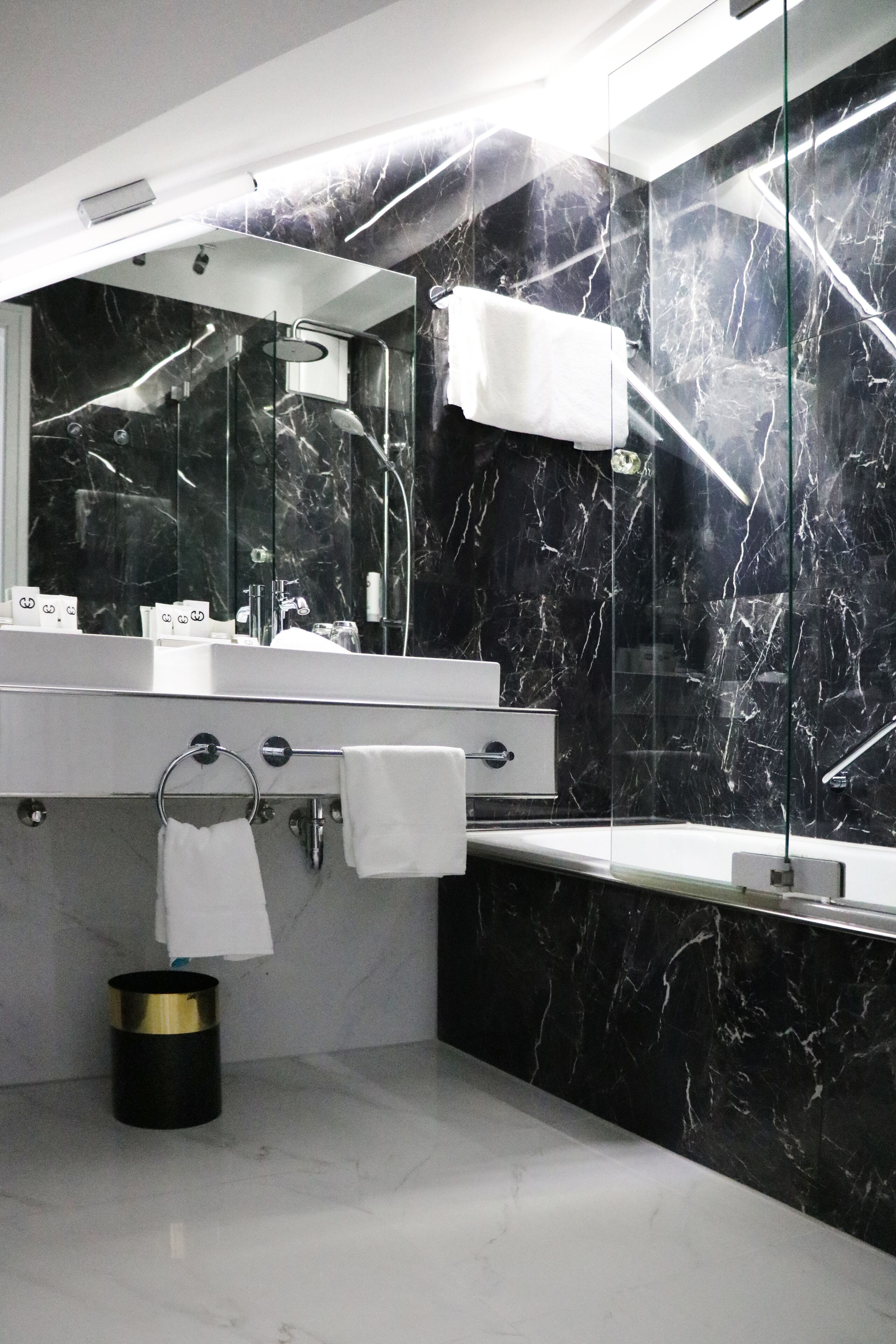 honeymoon suite | bathroom | free toiletries, hair dryer, bathrobes, slippers