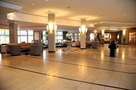 Lobby. Court Hotel