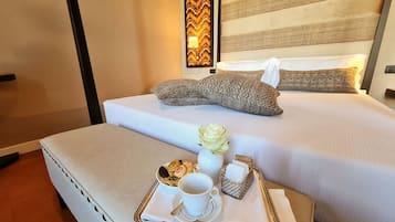 Condo dành cho gia đình, 3 phòng ngủ, quang cảnh thành phố, tòa nhà phụ | Bộ đồ giường cao cấp, minibar, két bảo mật tại phòng, bàn