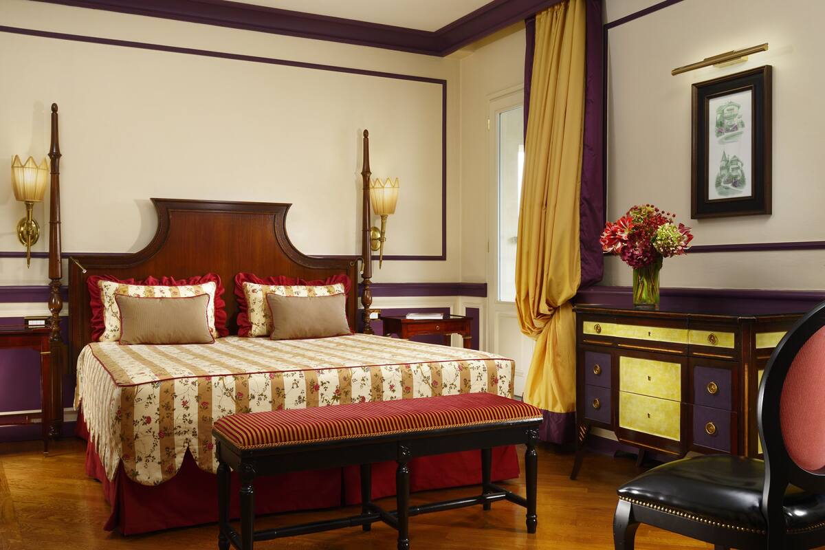 Premium bedding, minibar, in-room safe, desk