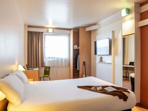 Caja de seguridad en la habitación y escritorio 