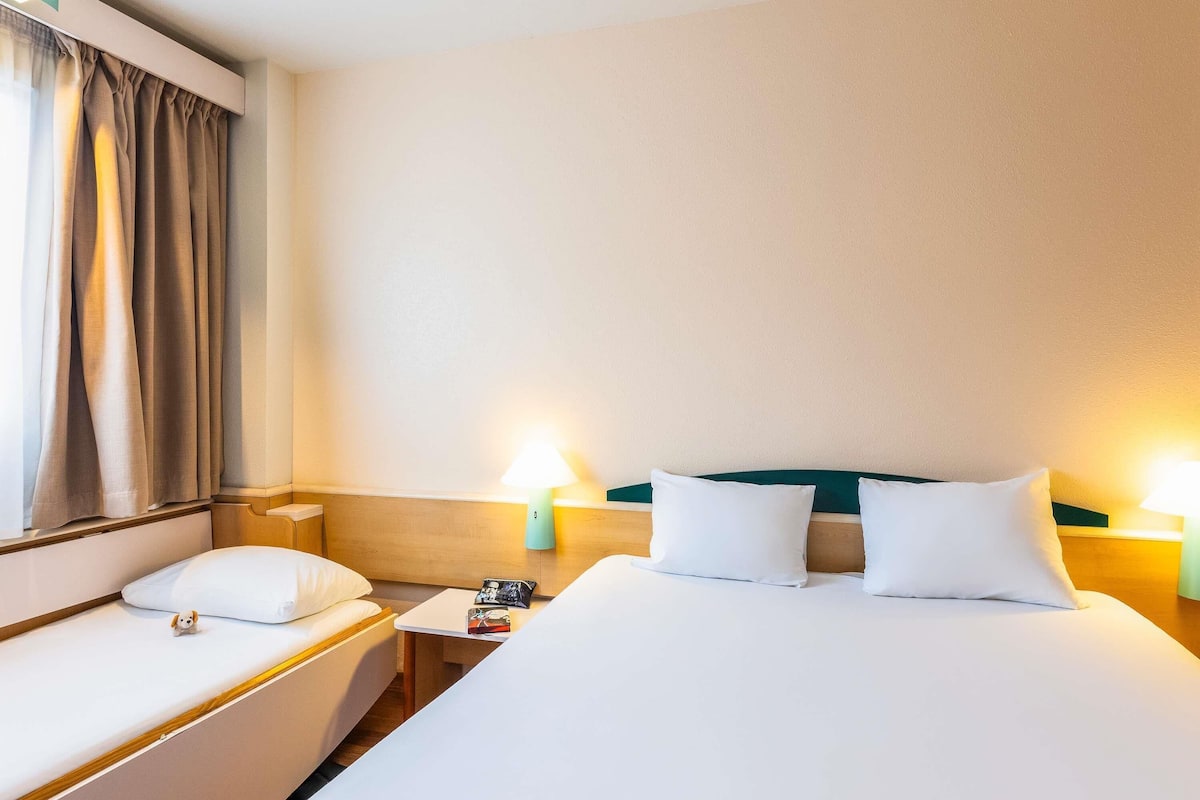 in-room safe, desk, iron/ironing board, free wifi