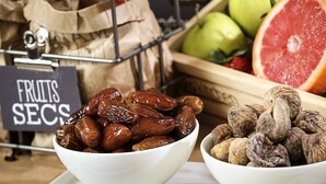 A display of dried fruits and nuts, including dates and figs, with a sign labeled "FRUITS SECS." - ibis Bilbao Barakaldo (Barakaldo)