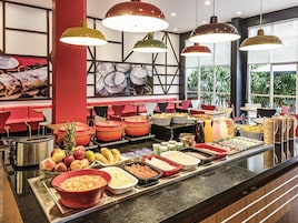 Daily buffet breakfast (BRL 58 per person)