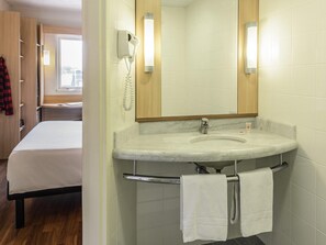 公寓, 1 张双人床 | 办公桌、笔记本电脑工作区、遮光窗帘、隔音