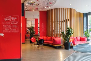 Lobby sitting area - ibis Blumenau (Blumenau)