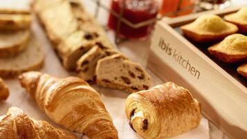 Café da manhã com buffet todos os dias (EUR 10.50 por pessoa)