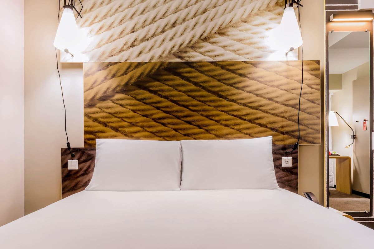 Superior Room, 1 Double Bed | In-room safe, desk, blackout drapes, free cribs/infant beds