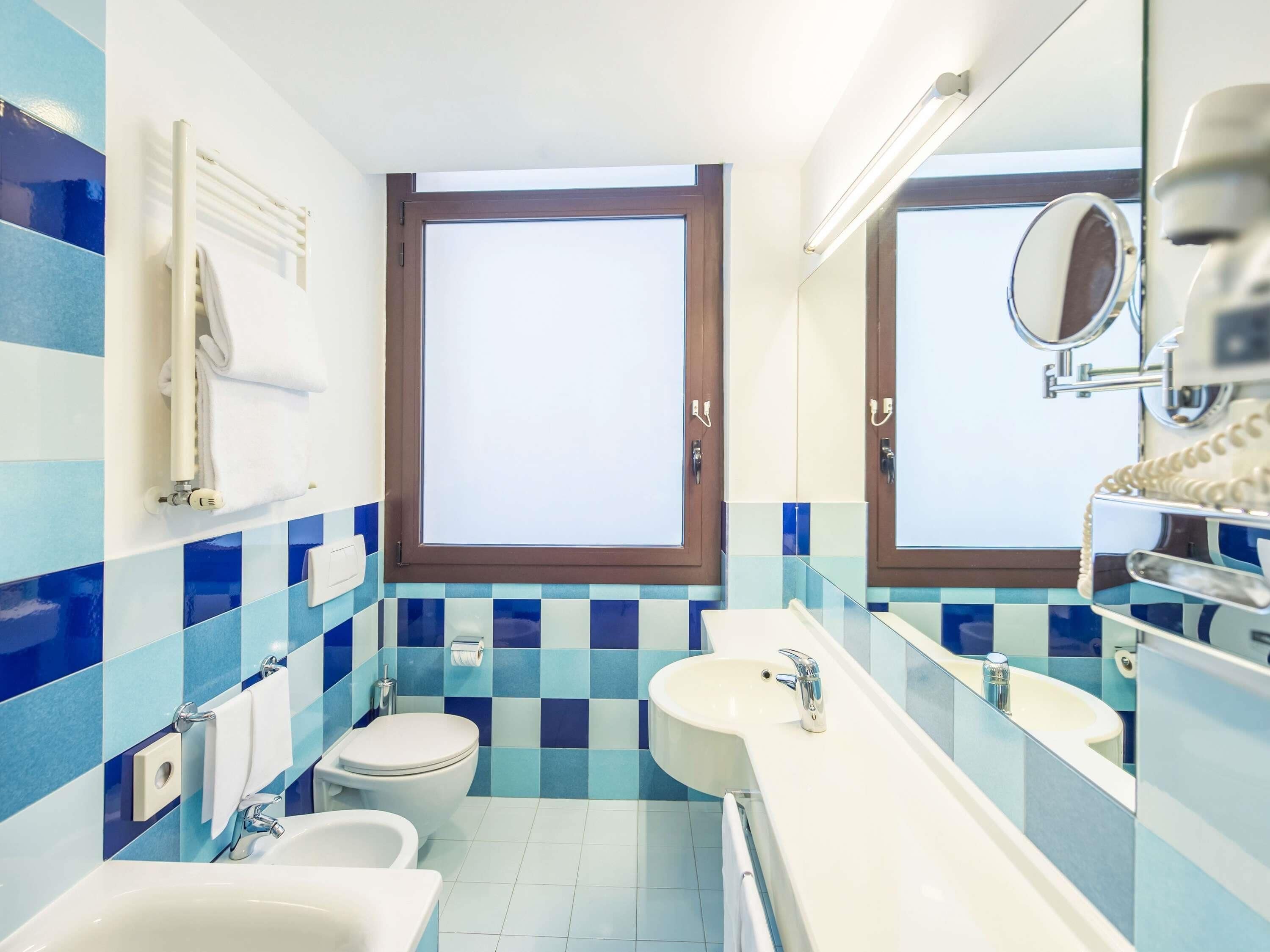 classic twin room | hypo-allergenic bedding, minibar, in-room safe, desk