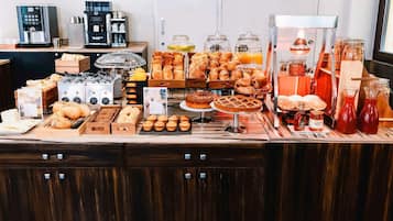 Petit déjeuner complet servi tous les jours en supplément