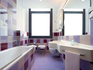 Classic Twin Room | Bathroom | Eco-friendly toiletries, hair dryer, bidet, towels - Mercure Roma Piazza Bologna (Rome)