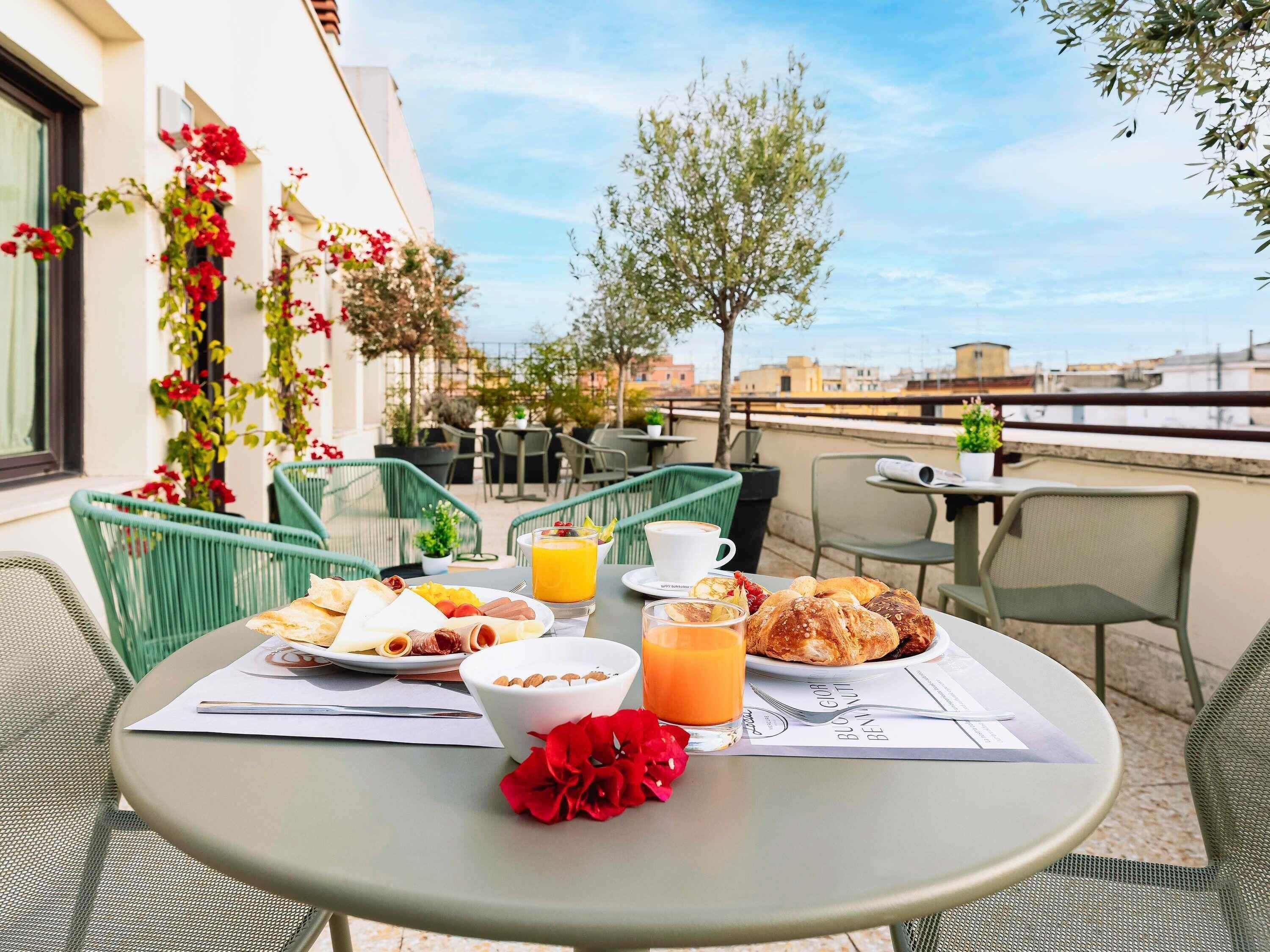Daily full breakfast (EUR 18 per person)