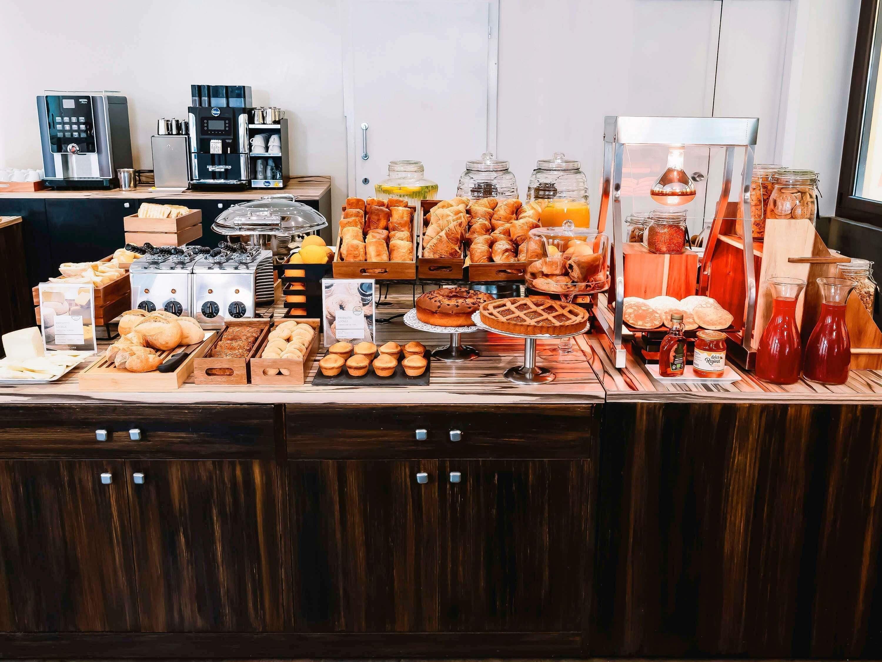 Petit déjeuner complet servi tous les jours en supplément