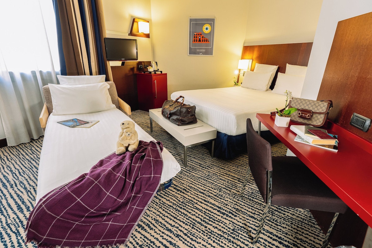 Kamar Superior, 1 Tempat Tidur Double dengan tempat tidur Sofa | Seprai antialergi, minibar, brankas, dan meja kerja