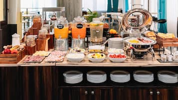 Komplet morgenmad hver dag (18 EUR pr. person)