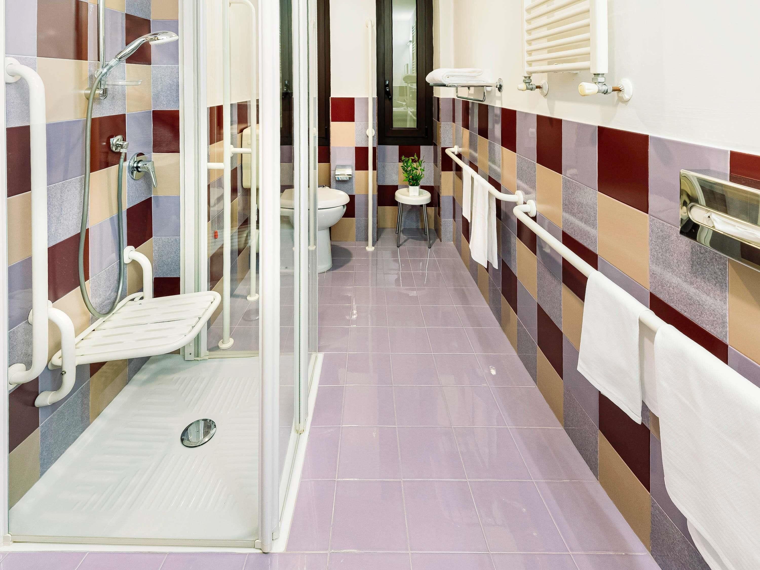 classic double room | hypo-allergenic bedding, minibar, in-room safe, desk