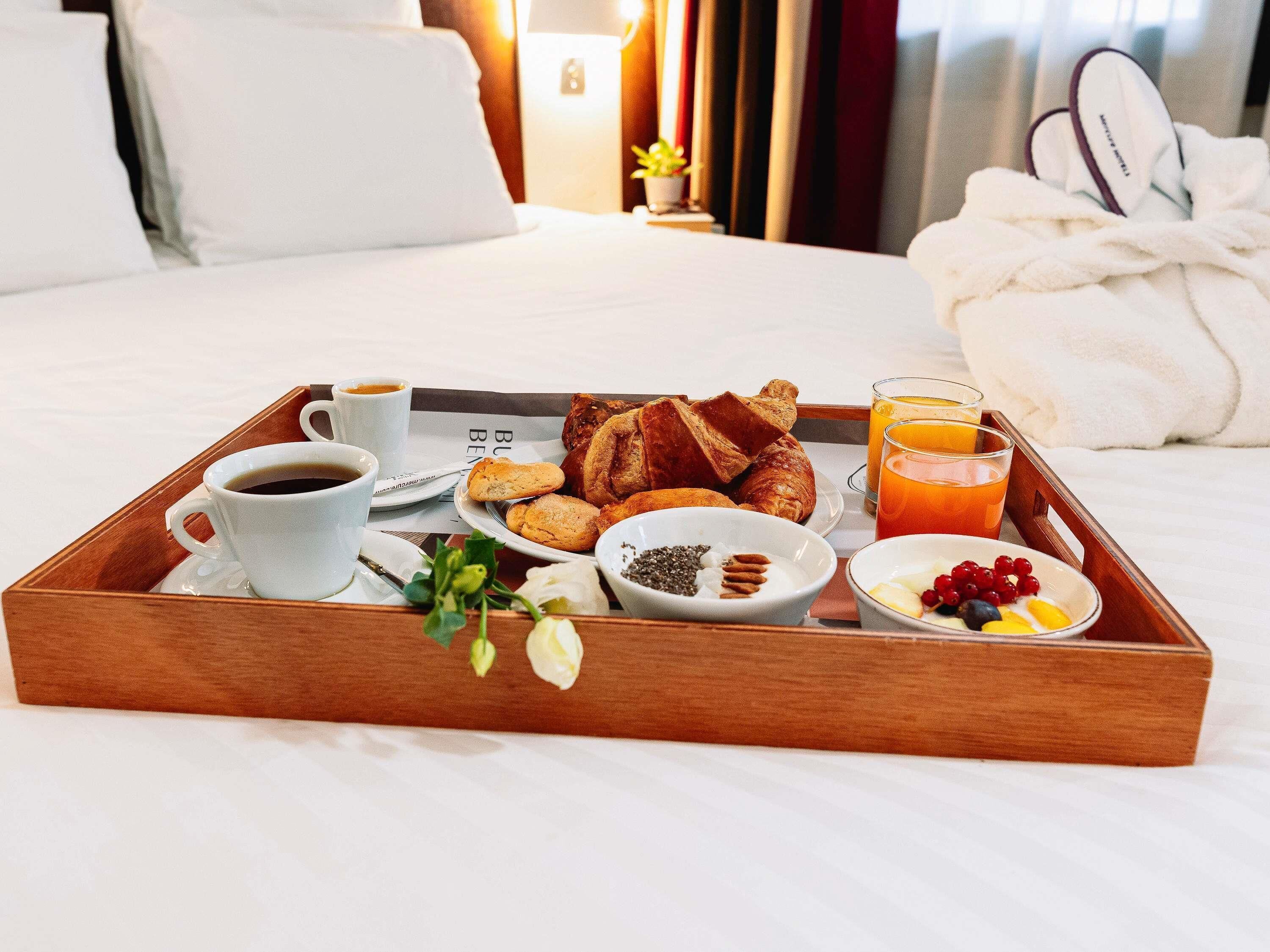 daily full breakfast (eur 18 per person)