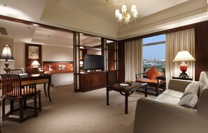 Suite, 1 King Bed (Ambassador) | In-room safe, desk, blackout drapes, free WiFi - Hotel Kuva Chateau (Taoyuan City)
