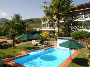 Outdoor pool - Tamarind Tree Hotel and Restaurant (Salisbury)