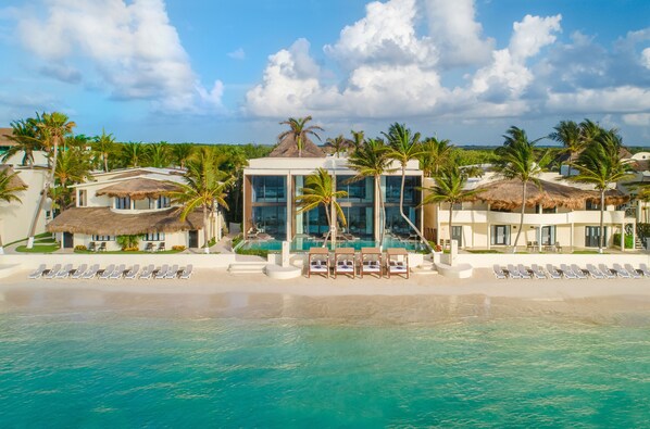 해변에 위치, 백사장, 비치 파라솔, 비치 타월