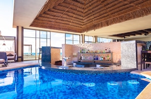 6 barer/lounger, bar i poolen och bar vid poolen