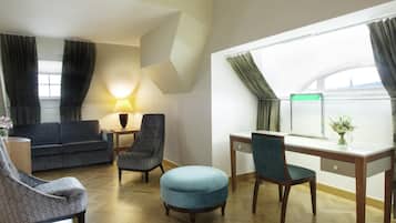 1 bedroom, premium bedding, minibar, in-room safe