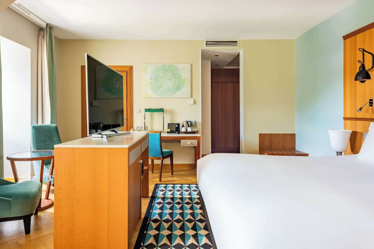 Suite júnior, 1 llit doble, vistes al parc | 1 dormitori, roba de llit d'alta qualitat i minibar
