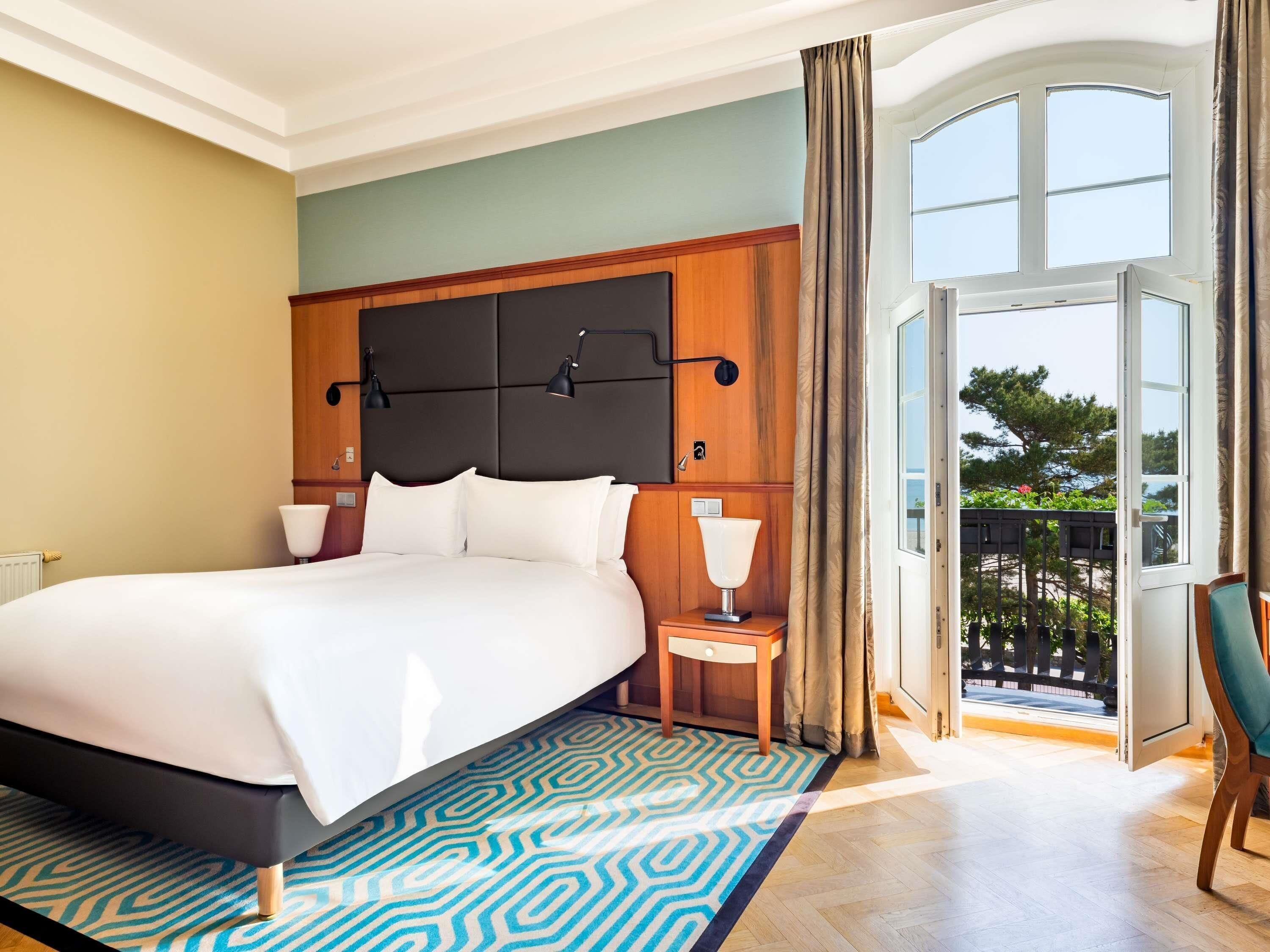 Luksusrom, 1 queensize-seng, balkong | Sengetøy av topp kvalitet, minibar, safe på rommet og skrivebord