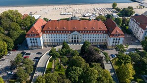 A large building with a symmetrical facade, a central entrance, and a surrounding parking area. - Sofitel Grand Sopot (Sopot)