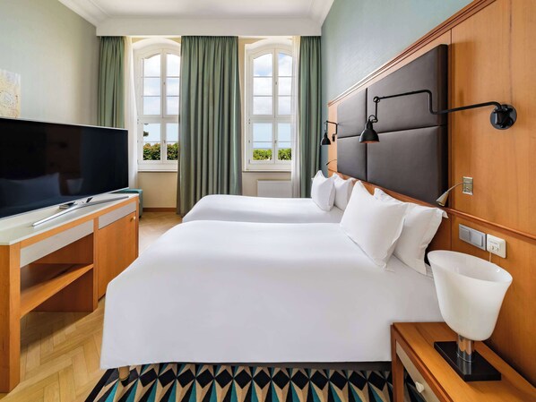 Junior Suite, 2 Twin Beds, Sea Side